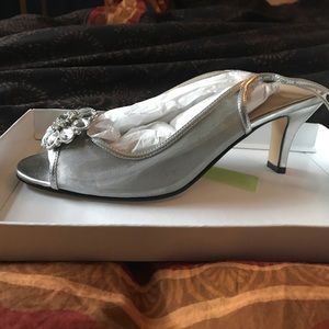 Women's Metallic Bridal/ Special Event Shoe-NWT