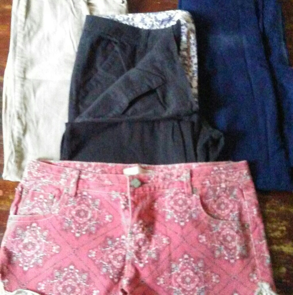 Lot of jeans and 1 pair of shorts