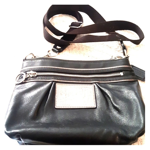 Coach Handbags - Adorable Coach Poppy Crossbody