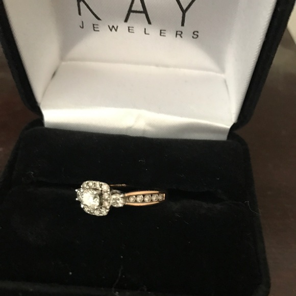 Engagement ring - Picture 2 of 6