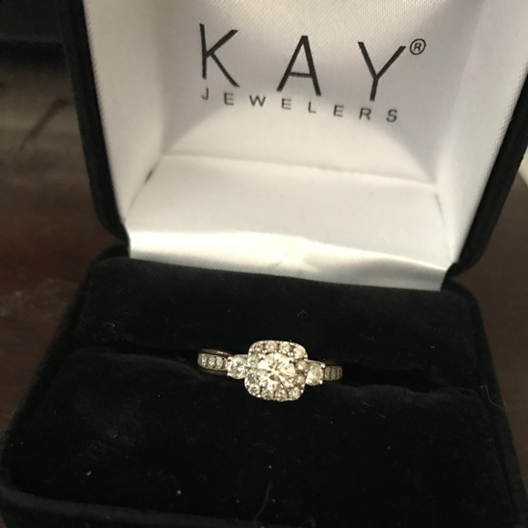 Engagement ring - Picture 3 of 6