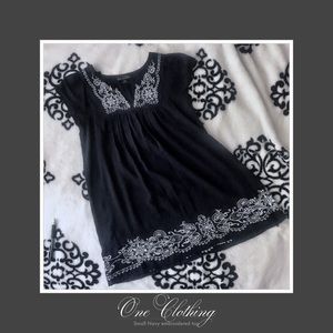 One Clothing cap sleeve blouse in Navy/white