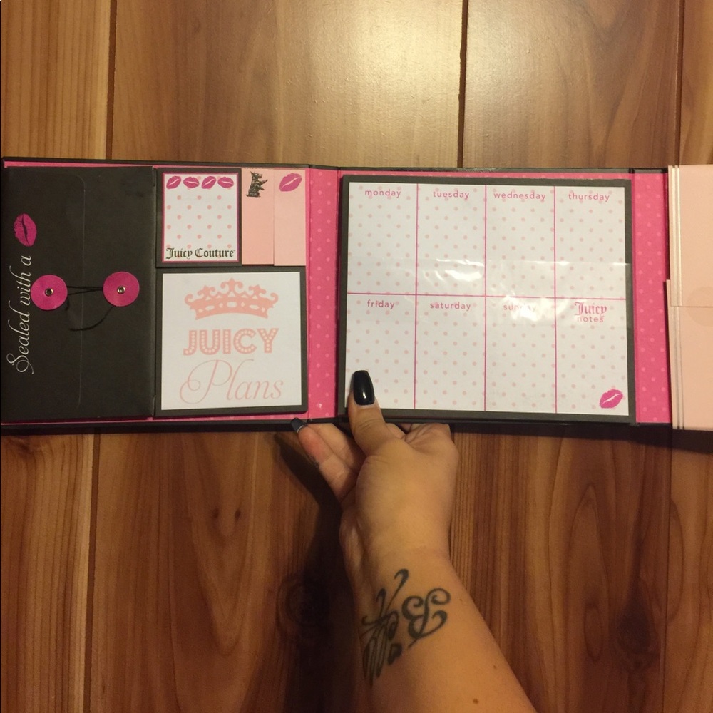 😍Limited Edition Juicy Couture Weekly Organizer