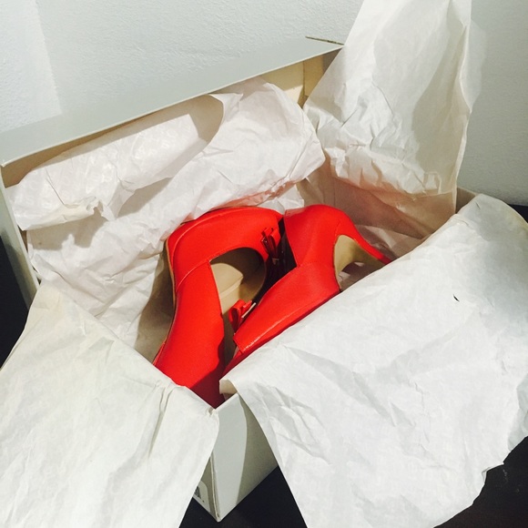 Red heels - Picture 2 of 4