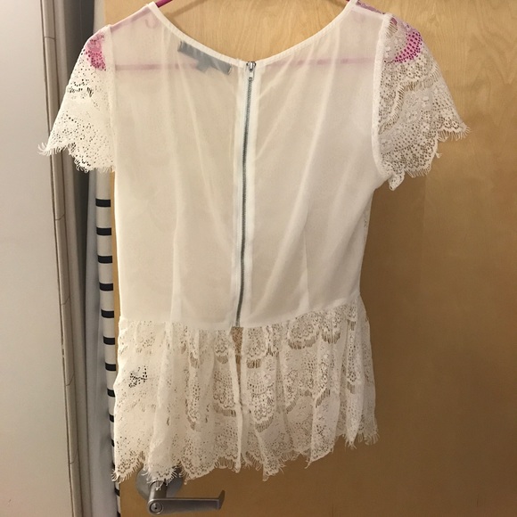 Lace white short sleeve beautiful shirt! - Picture 2 of 2
