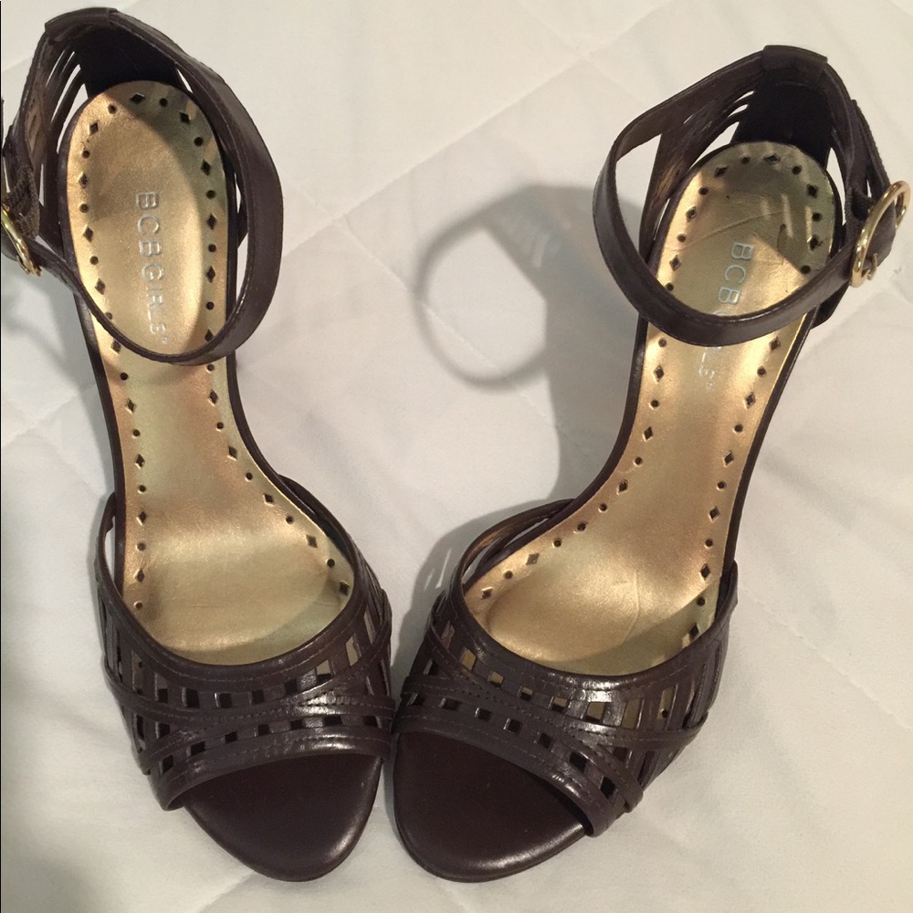 Adorable Brown BCBG Heels!