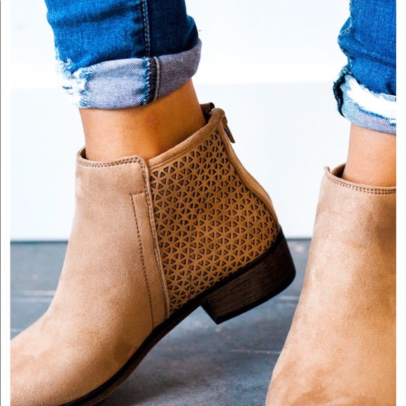 ❗️mark down last pair Cut Out Detailed Bootie Tan - Picture 2 of 5