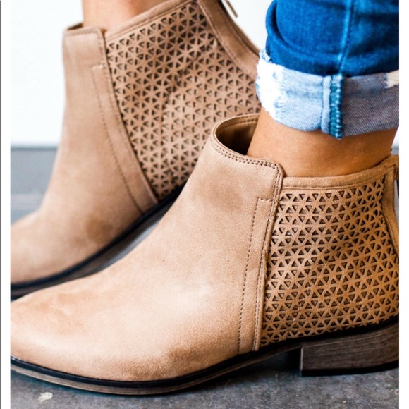 ❗️mark down last pair Cut Out Detailed Bootie Tan - Picture 3 of 5