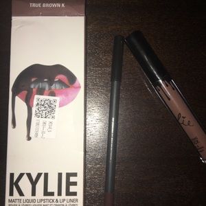 KYLE JENNER Matte lipstick & lip liner
