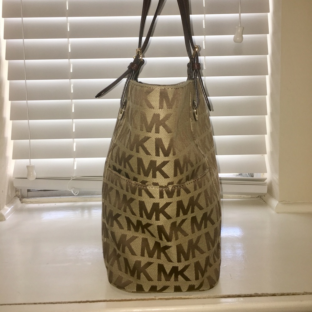 Michael Kors Jet Set EW Tote - Picture 2 of 8