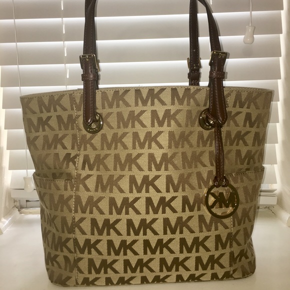 Michael Kors Handbags - Michael Kors Jet Set EW Tote