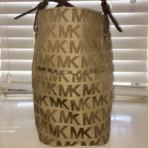 Michael Kors Jet Set EW Tote - Picture 3 of 8