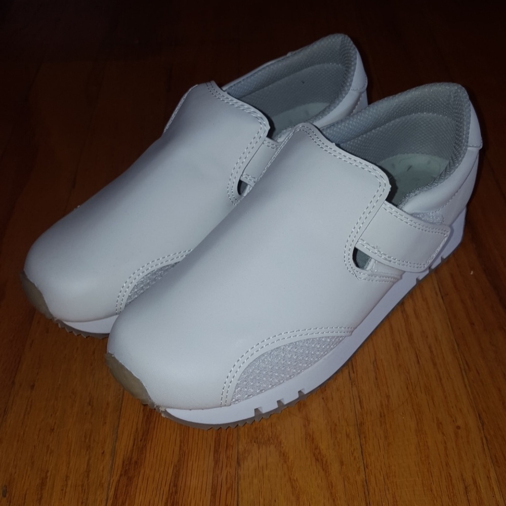 🚑NWOT White Nurse Slip on Shoes size 5