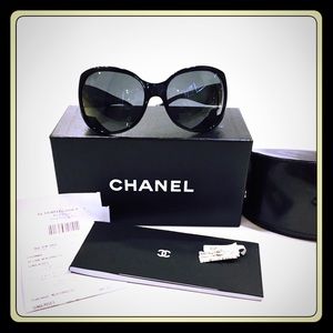 CHANEL Sunglasses 🕶100% Authentic Swarovski 5150B