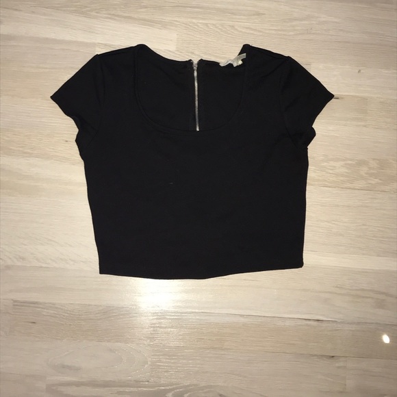 Crop top - Picture 2 of 3