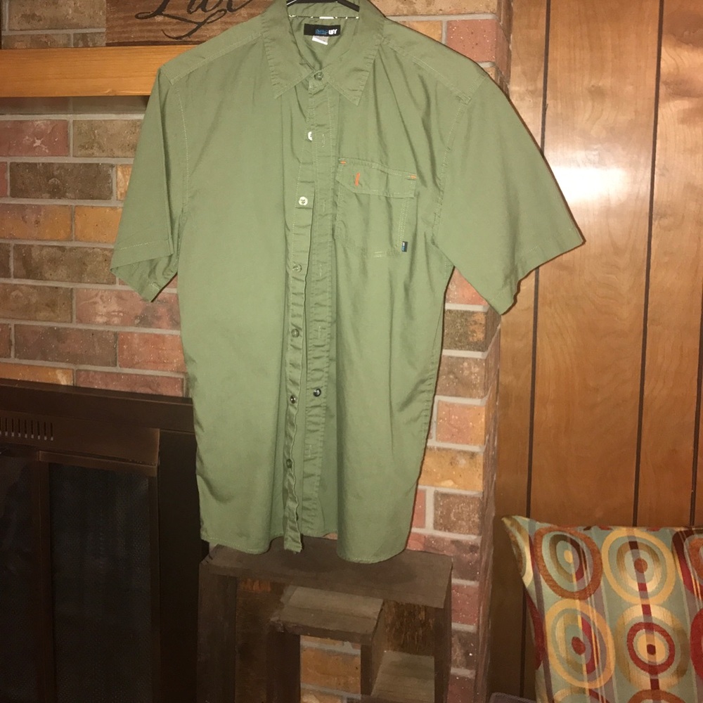 XL 18-20 Amplify button up shirt