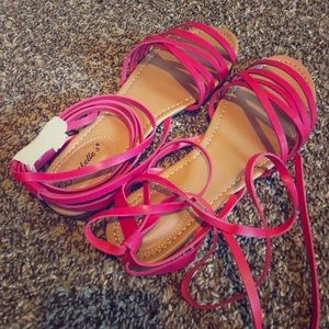 NIB Breckelles Fuchsia Lace-Up Sandals