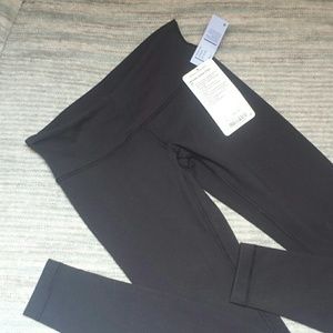 NWT Lululemon Hugged Black Leggings Size 6 Small