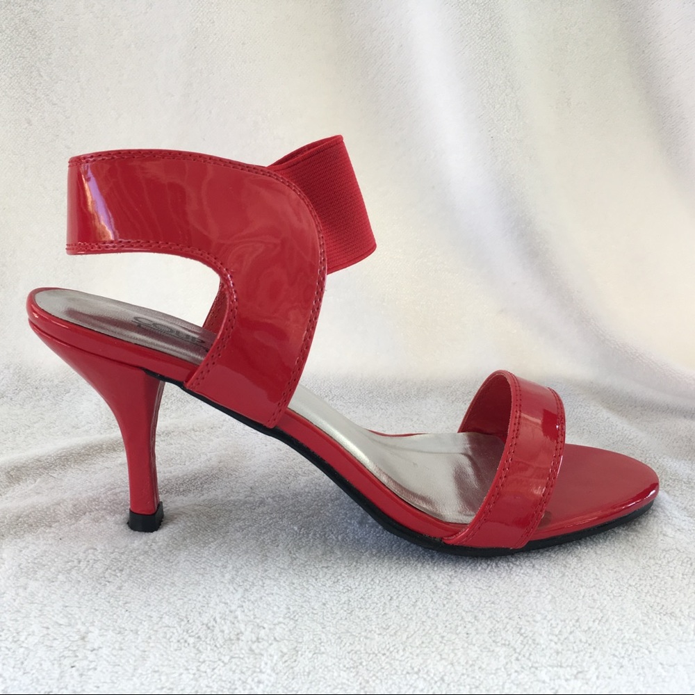 NWT LIPSTICK RED PUMPS