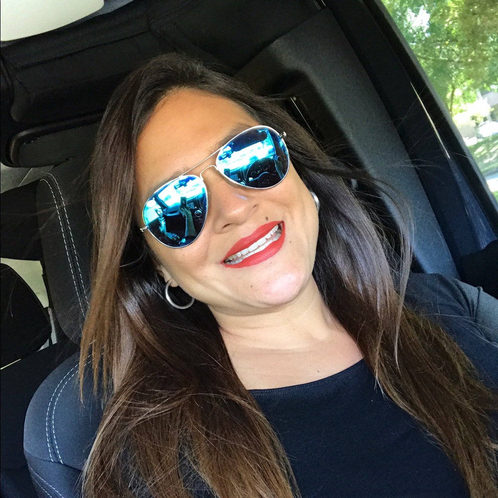 Meet your Posher, Kelli