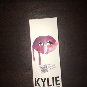 KYLE JENNER matte liquid lipstick & lip liner