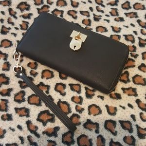 Wristlet wallet