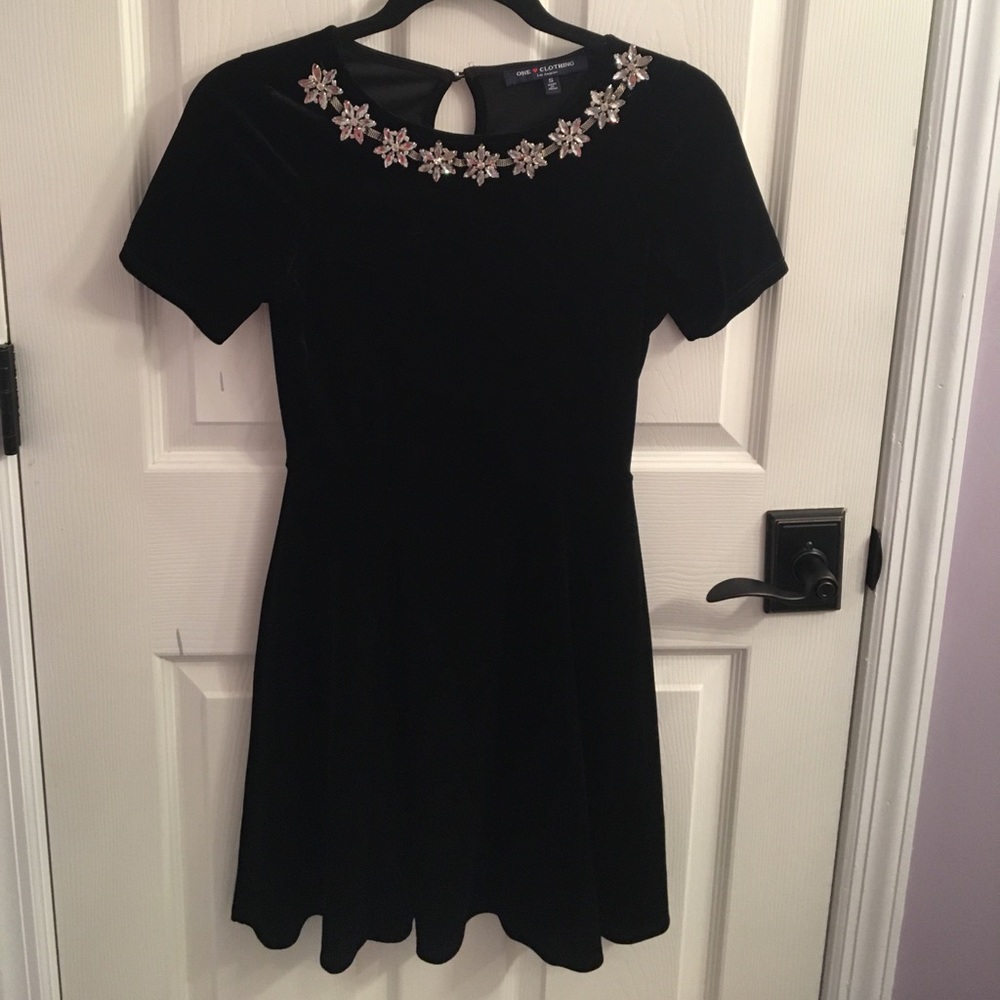 Black velvet fit n flare / skater dress