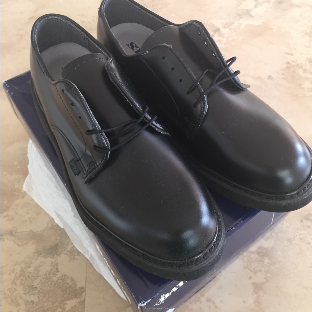 Leather uniform shoes