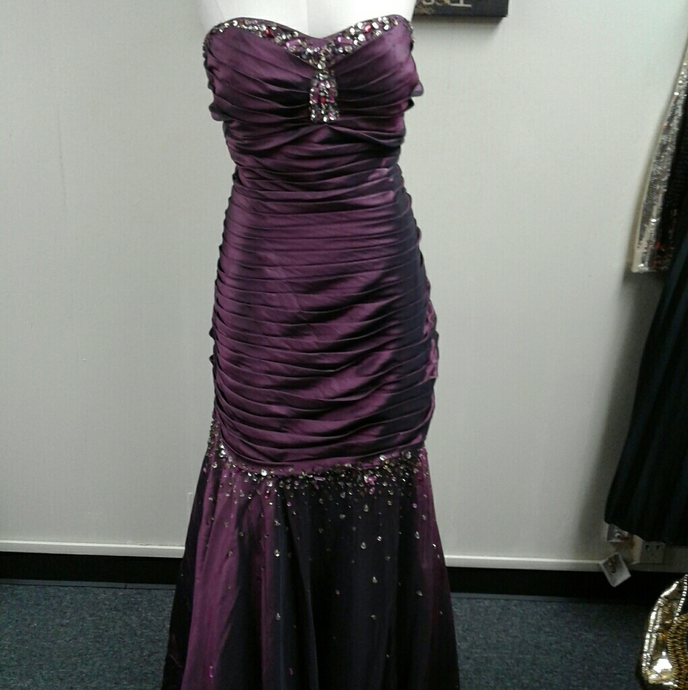 PROM, GOWN