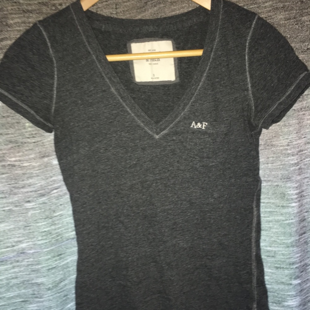 Gray tee shirt