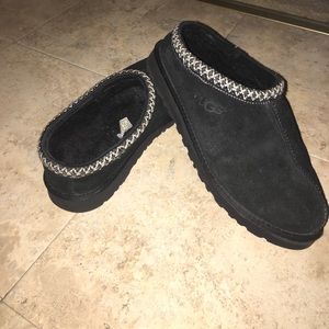 SALE‼️BLACK UGG SLIPPER LIKE NEW‼️‼️