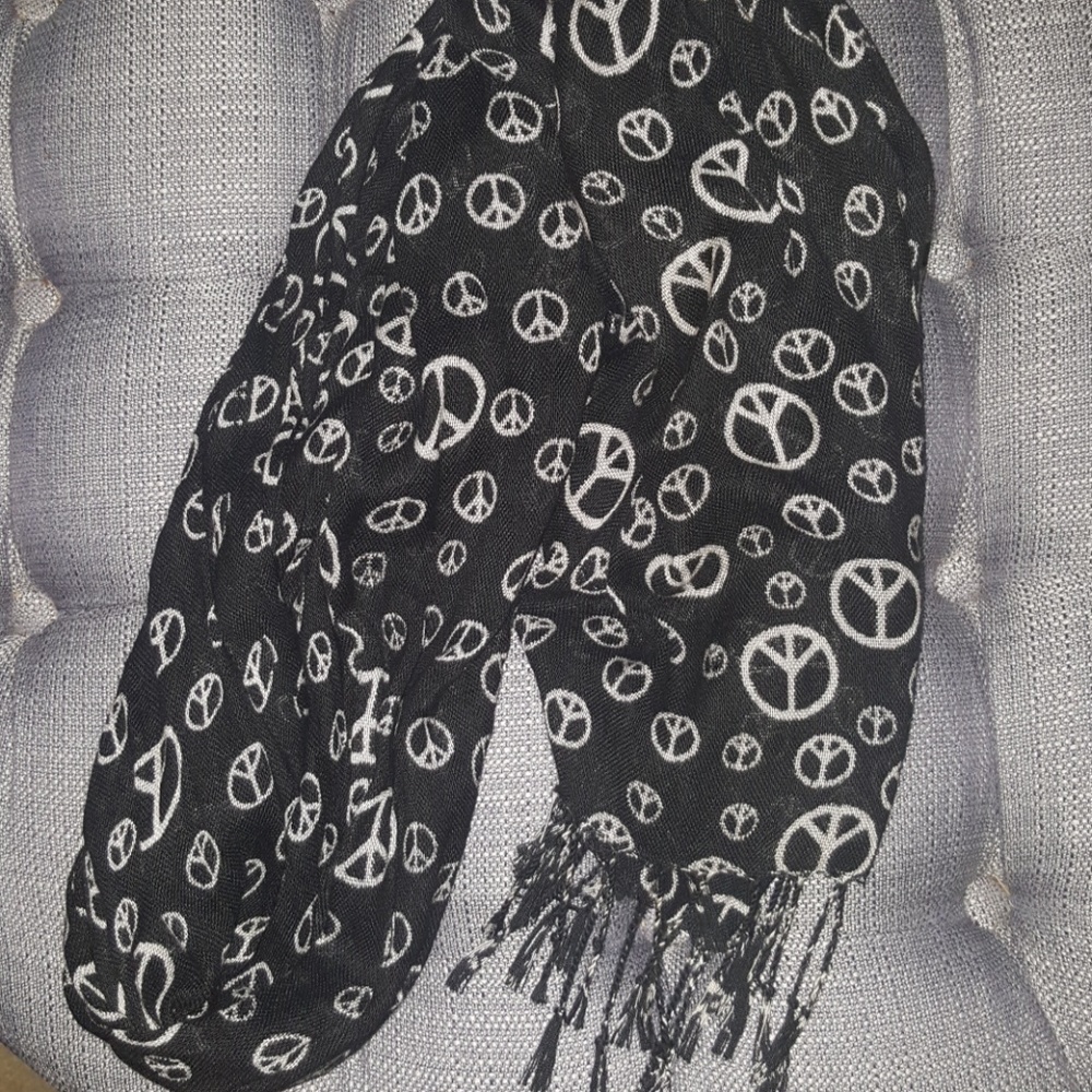 Peace Sign Scarf 🔮