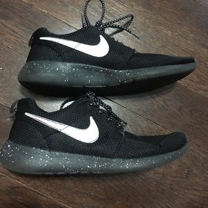 Nike Roshe Run Shoes with Marble Bottom