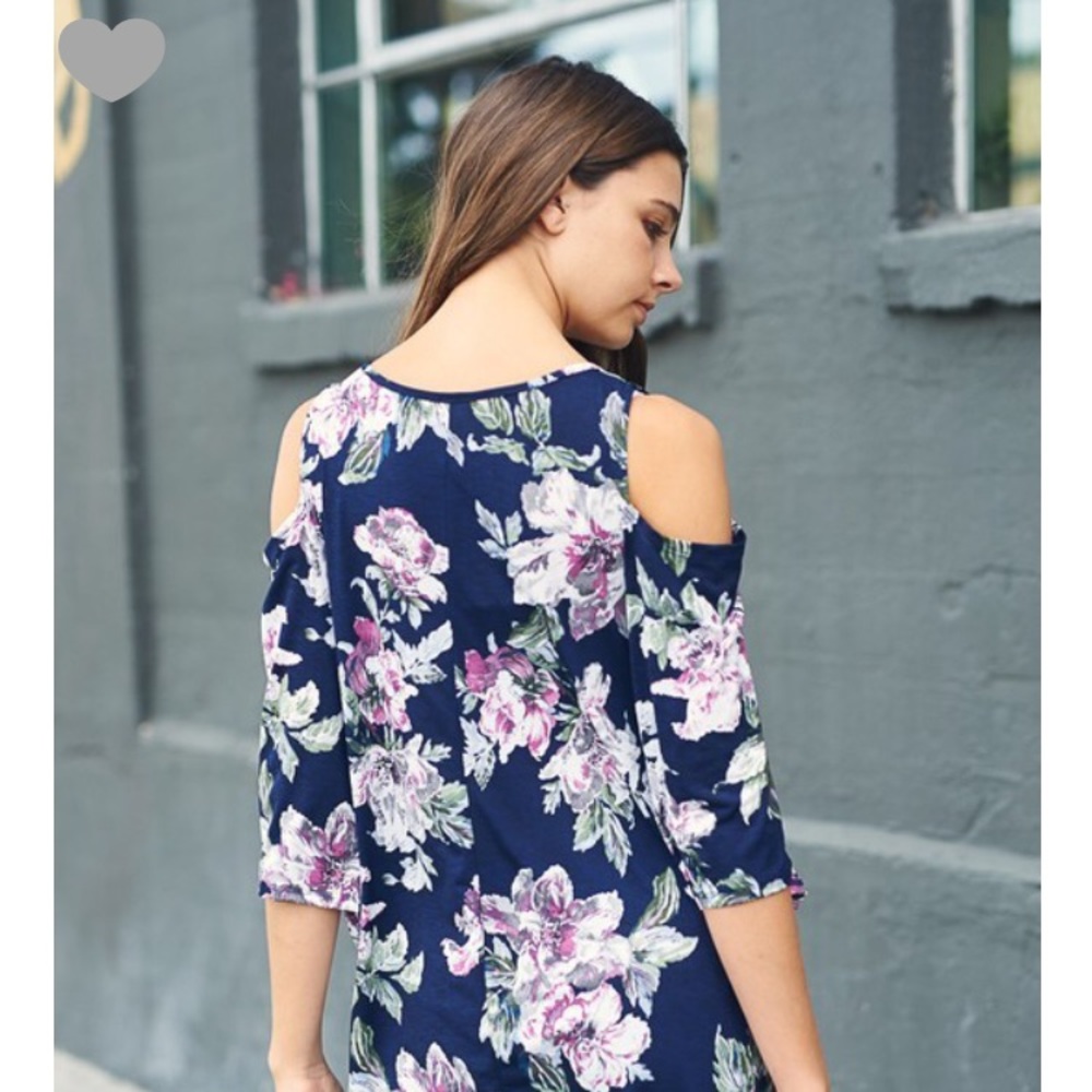 ❗️Last 1! M Navy Floral cold shoulder top - Picture 2 of 3