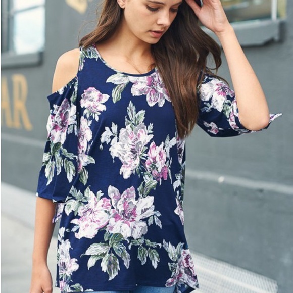 Sweet Sassy Vines Boutique Tops - ❗️Last 1! M Navy Floral cold shoulder top