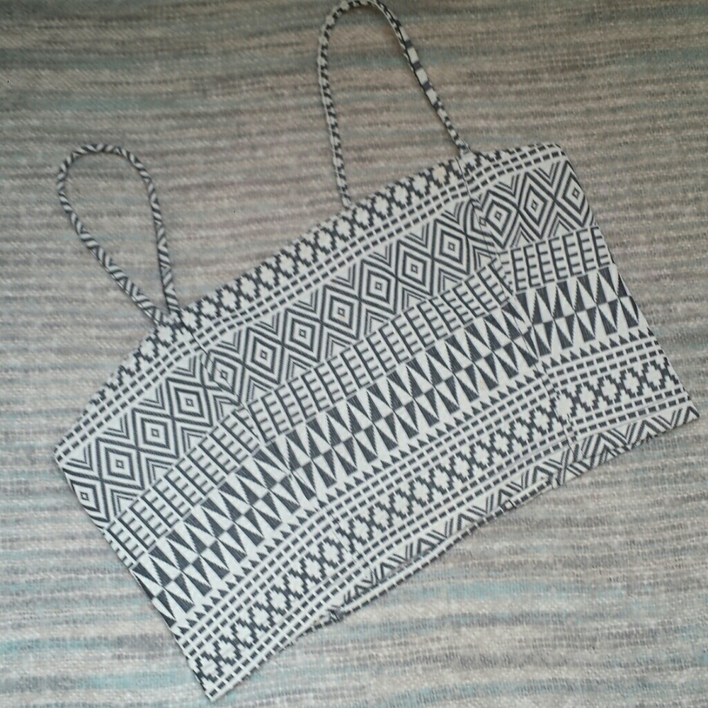 Tela Geometric/tribal caged crop top size L