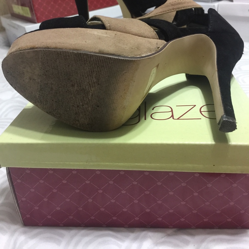 Heels - Picture 3 of 3