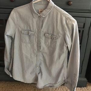 Denim button down. In great condition. Barely worn