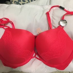 Victorias Secret Bomshell in cherry red 32c