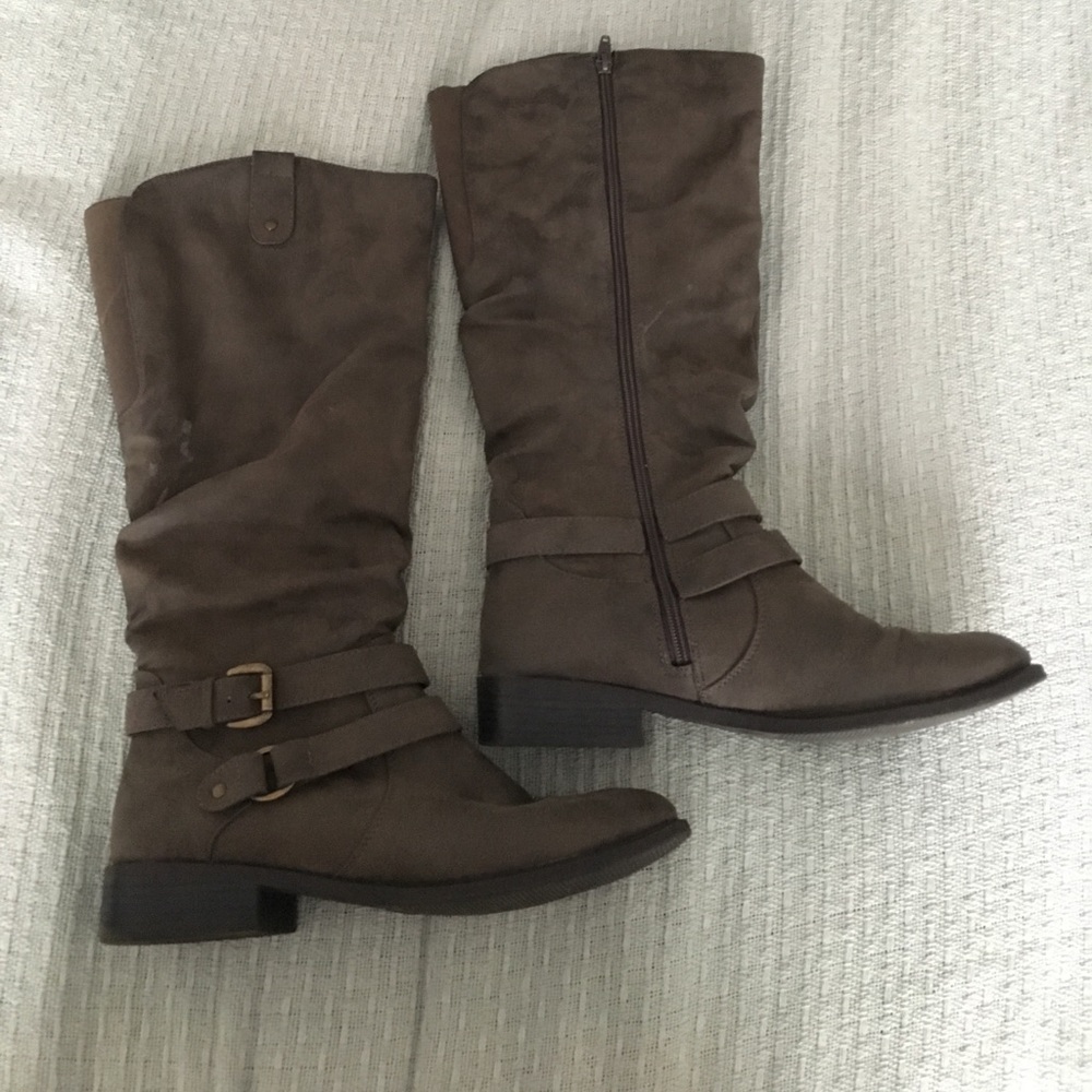 Like new gray boots