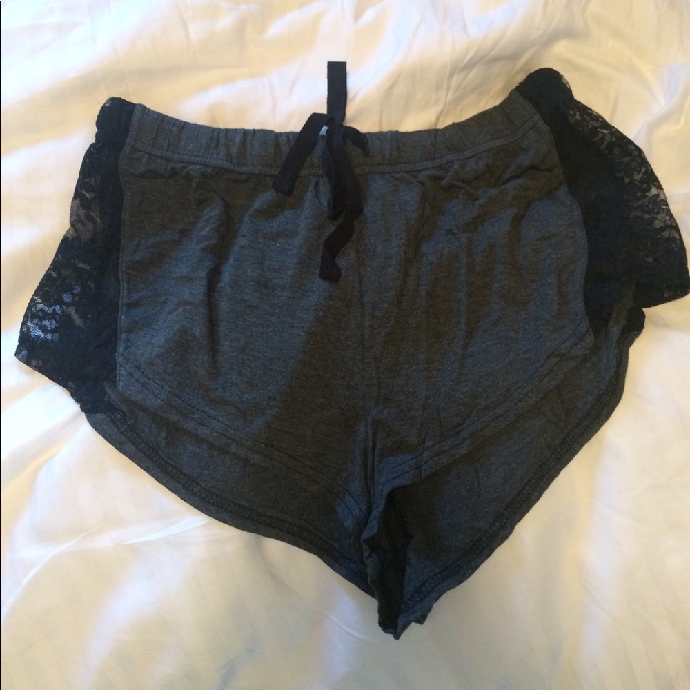 Pajama shorts with lace