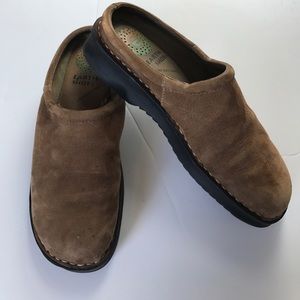 EARTH SHOE. Slip on Mules