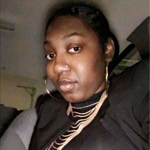 Meet your Posher, Cassandra