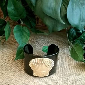 Mud Pie Black Acrylic Gold Fantasy Seashell Cuff B