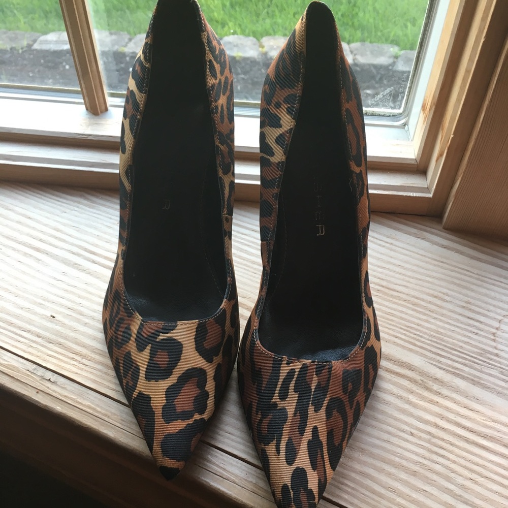 Women's Leopard Pumps