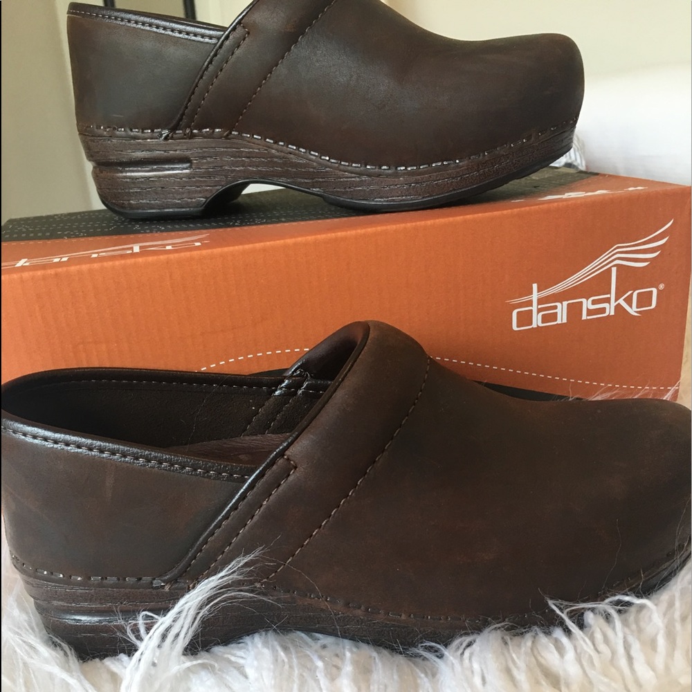 NEW XP oil rubbed Danskos