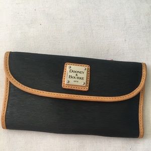 Dooney & Bourke wallet
