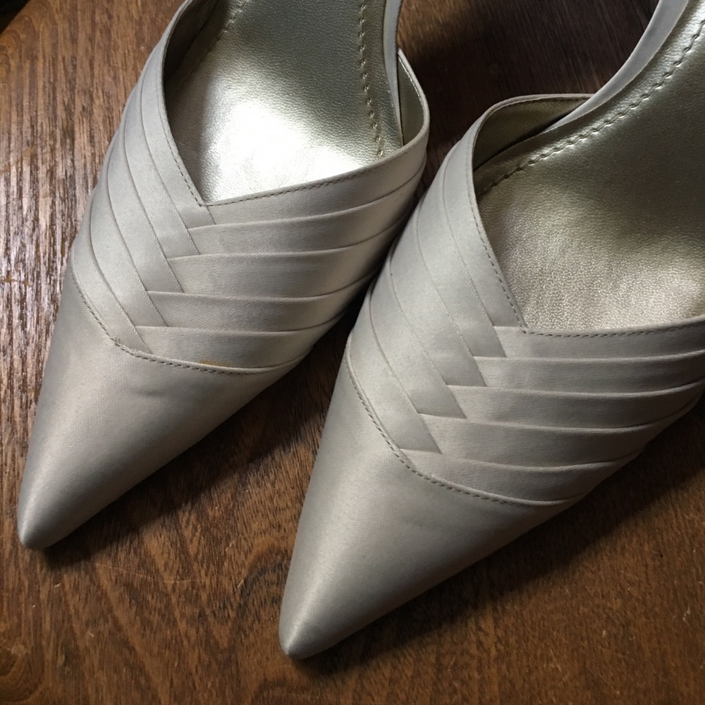ANN TAYLOR Champagne color 3" Heels Formal Shoes