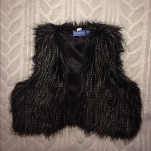 SALE!!!! Simply Vera Wang Cropped Faux Fur Vest