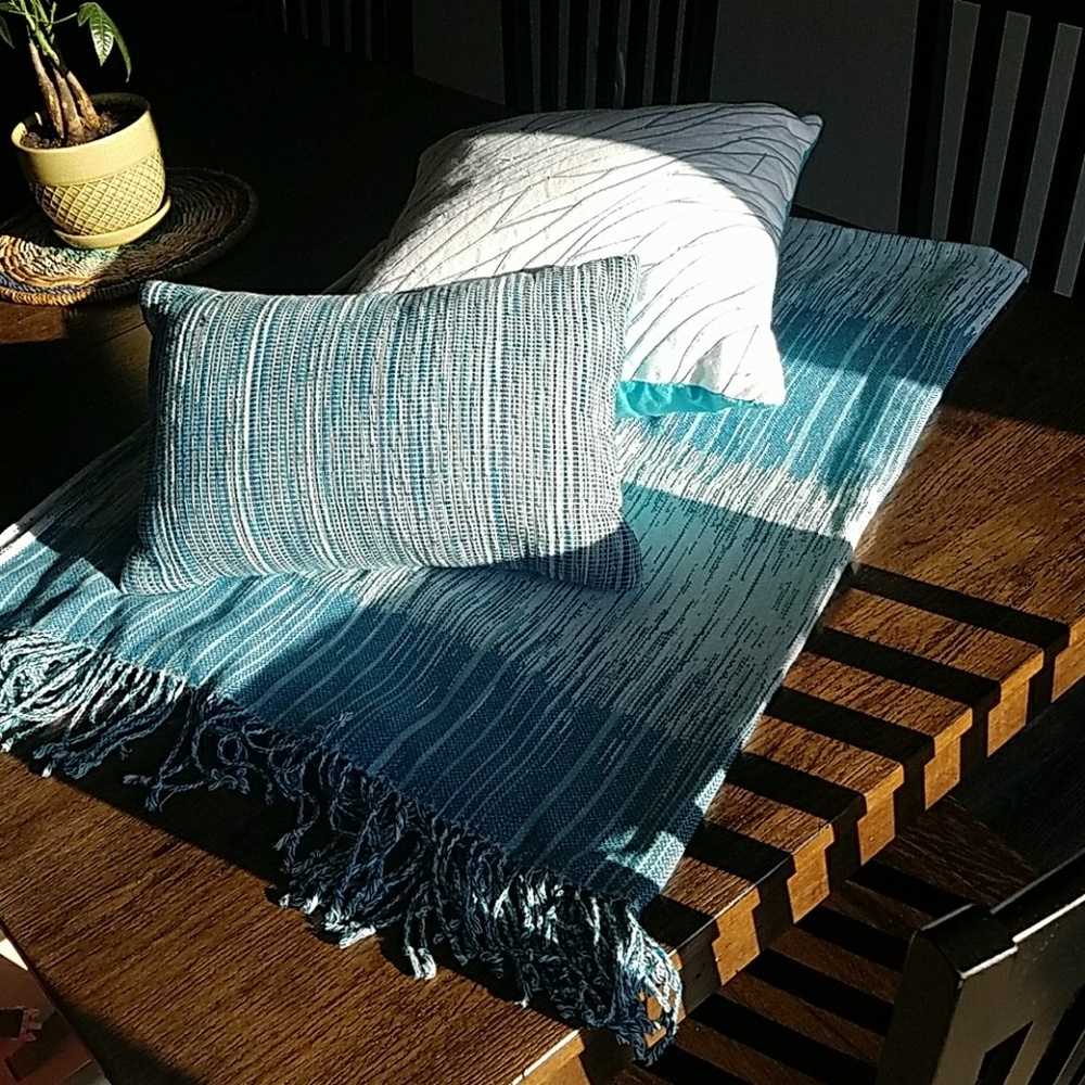 Beach theme matching decorative pillows and throw